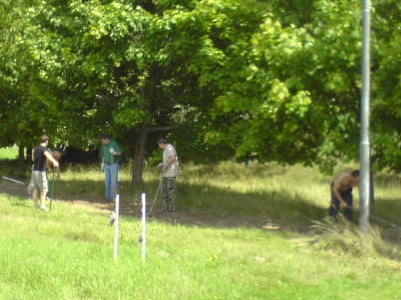 Bild 2 Arbeitseinsatz am Trainingsplatz